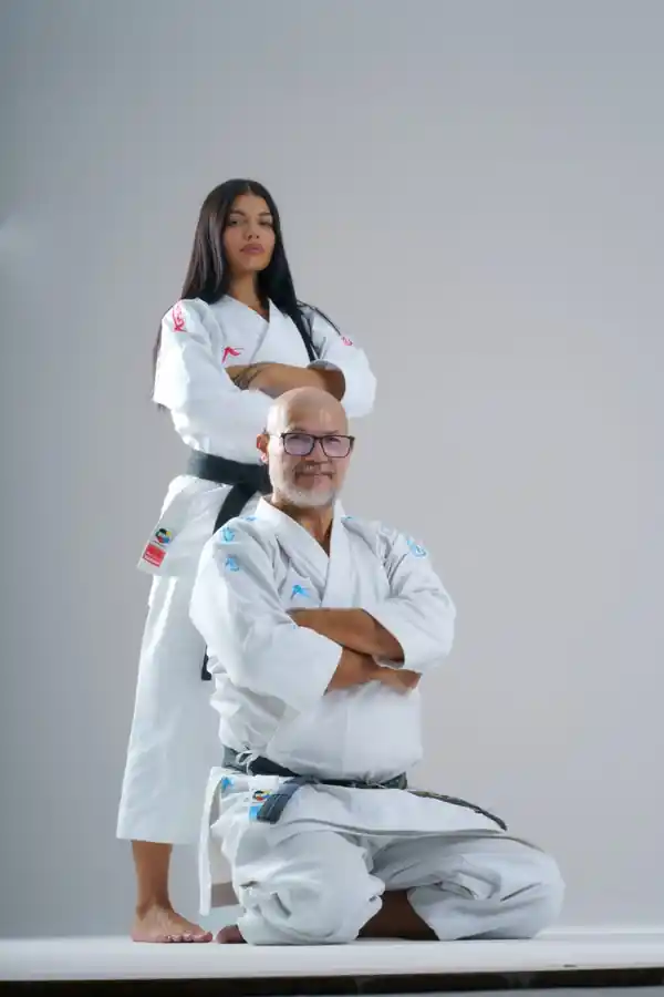 Iris și Oliver la antrenamentul Karate Family